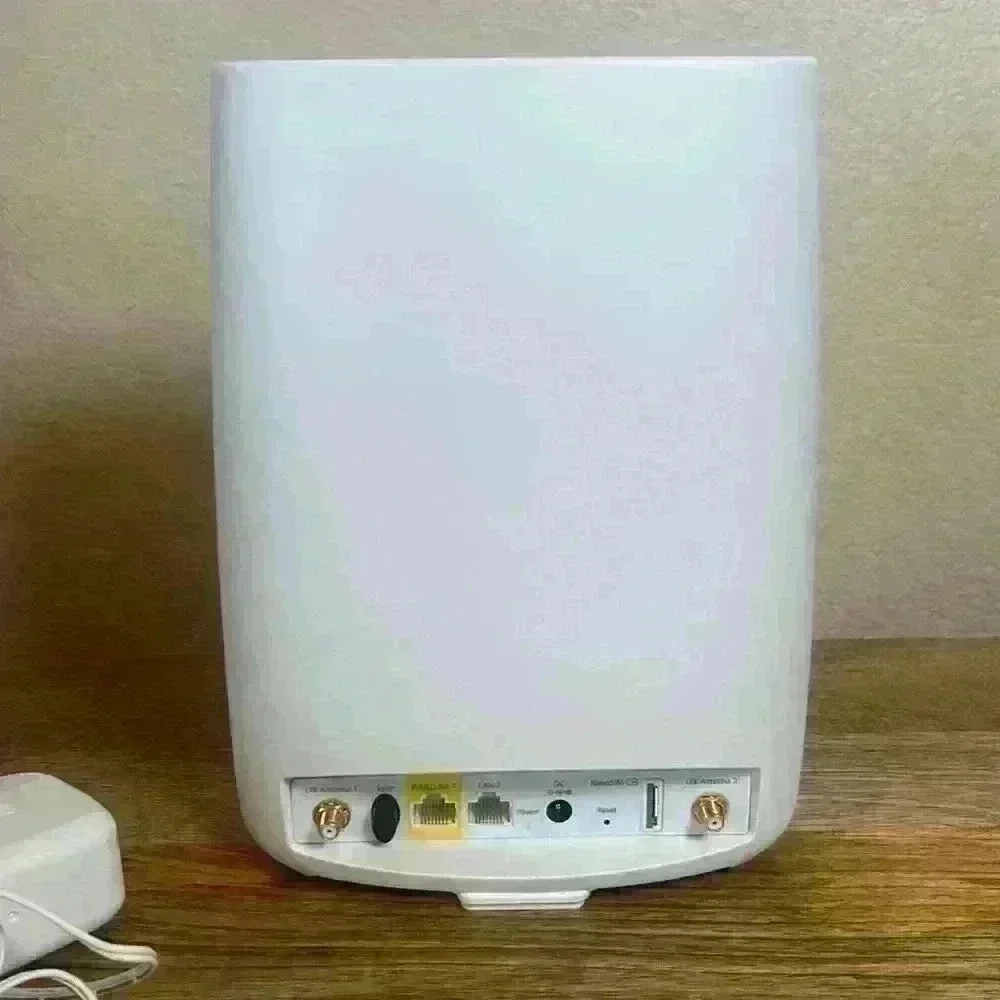 Orbi Tri-Band WiFi Router - Picture 5 of 5